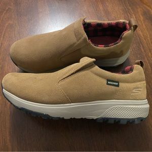 Waterproof brown sketchers